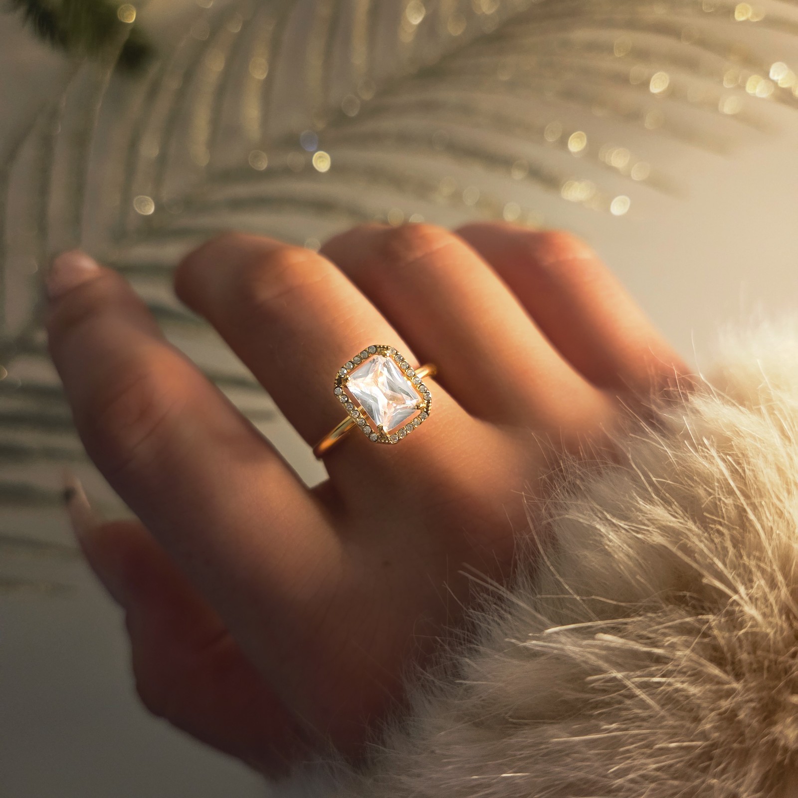 Bague de fiançailles dorée acier inoxydable anti-noircissement à zircon carré