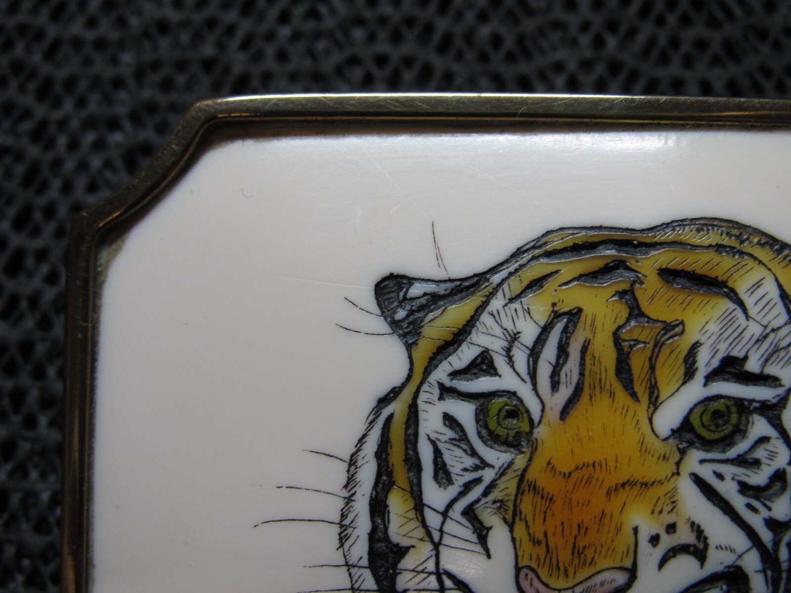 TIGER FAUX SCRIMSHAW BRASS BELT BUCKLE! VINTAGE! RARE… Gem