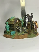 🔥Disney Haunted Mansion Limited Edition Grave Yard Scene Halloween 🎃 Read