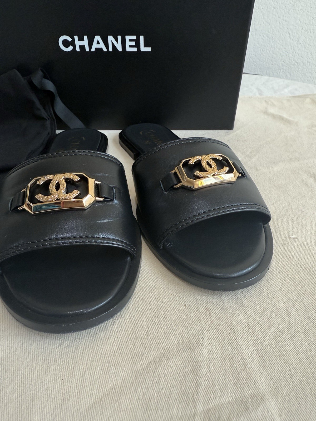 Authentic Chanel 2023 Interlocking CC Logo Slides… - image 2