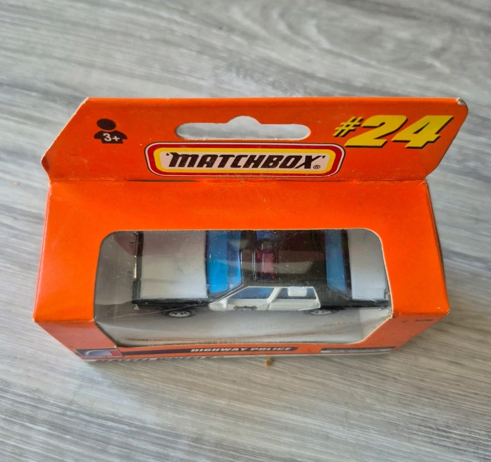 Matchbox Ford LTD Police Car Schwarz Weiß Spielzeugauto Modellauto 1:64 - Bild 4 von 4
