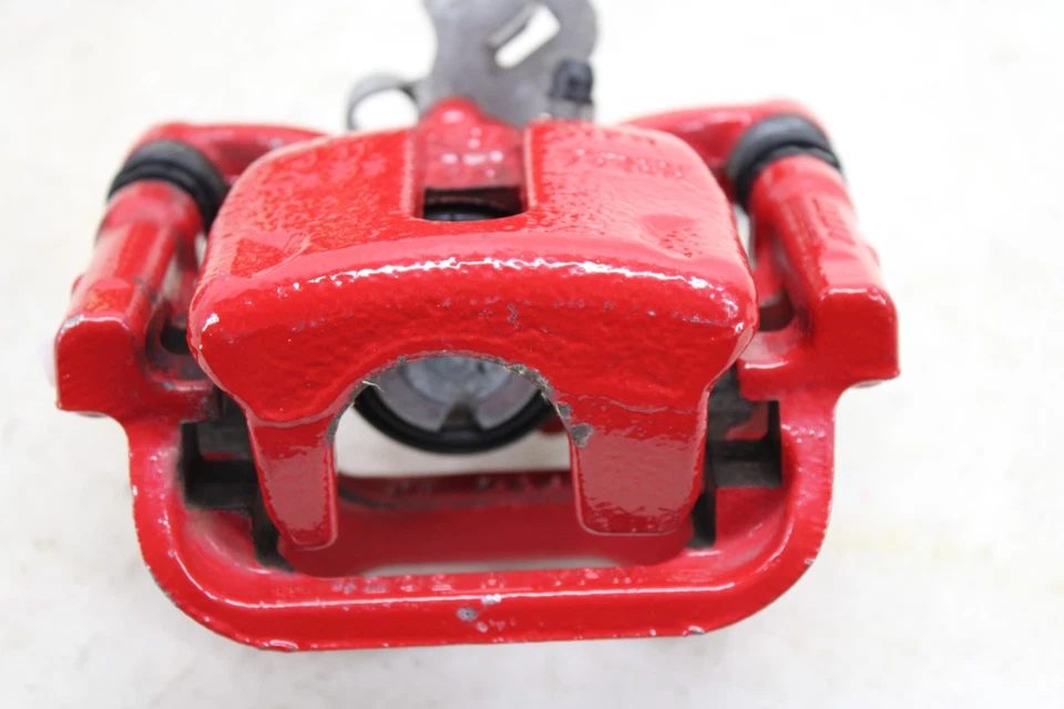 Juego de pinzas de freno rojo Volkswagen GTI 2015-2018 OEM MH45 Foto 2 de 4