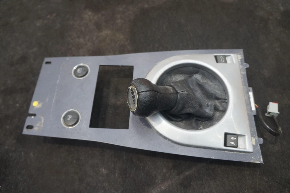 Центральная консоль переключатель передач отделка панель крышка ручка Aston Martin V8 Vantage 2007 - Изображение 2 из 4