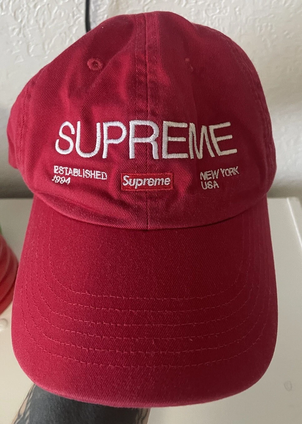 Chapeau en relief Supreme New York Est. 1994 6 panneaux sangle rouge casquette arrière USA Street