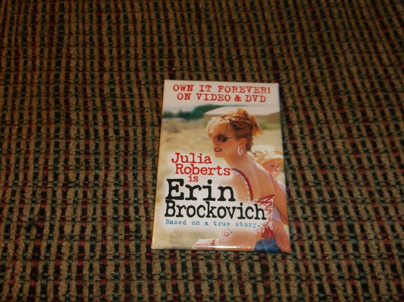 ERIN BROCKOVICH - JULIA ROBERTS  PROMOTIONAL RETAIL MOVIE PIN