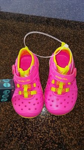 stride rite phibian sneaker