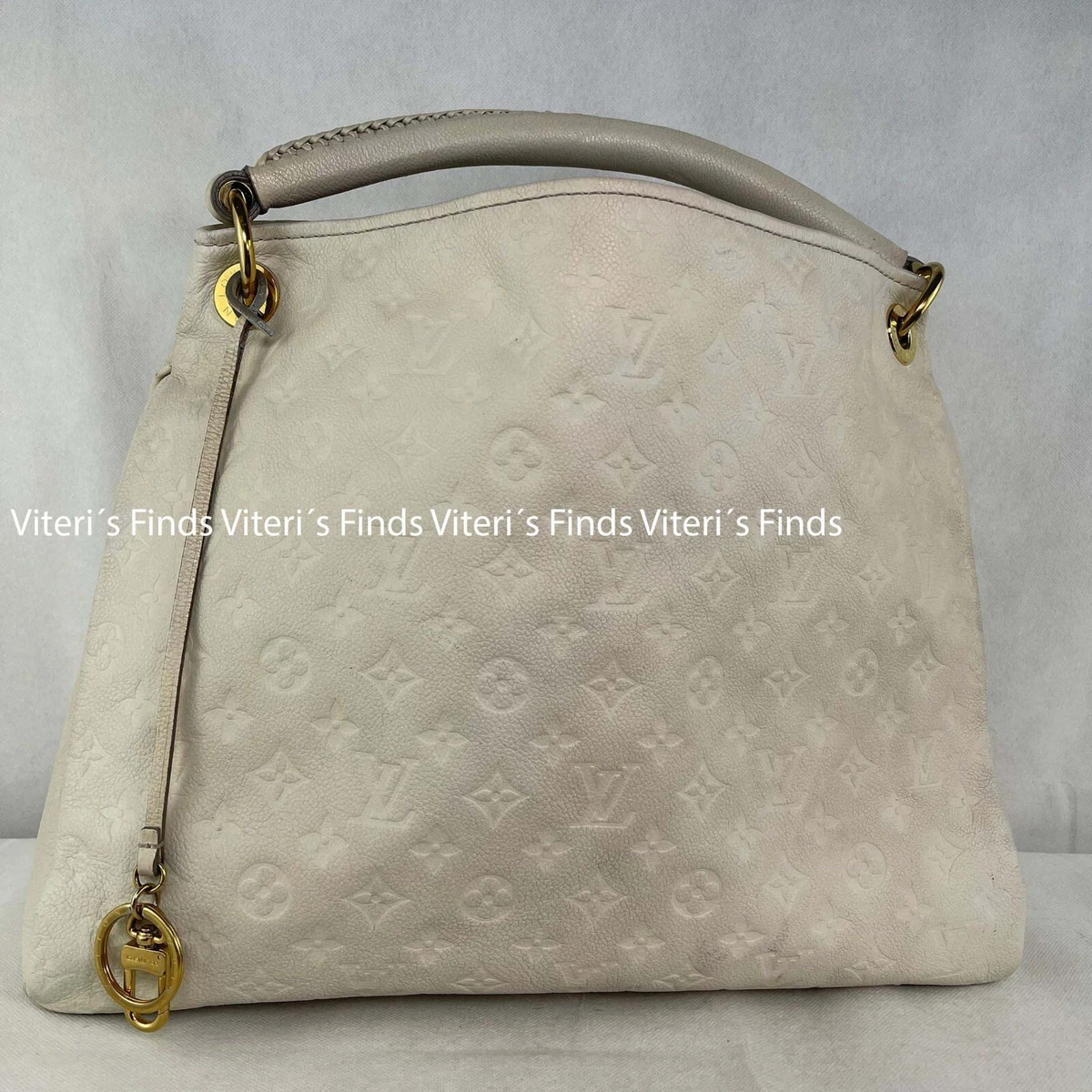 Louis vuitton artsy bag with bag charm