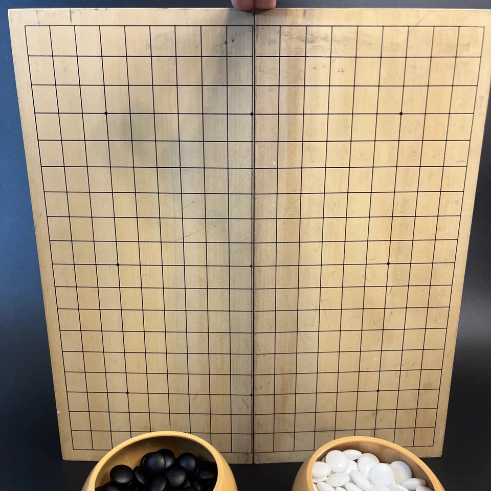 Conjunto de pedras vintage japonês Game Go e tabuleiro dobrável de madeira com tigelas - Imagem 2 de 4