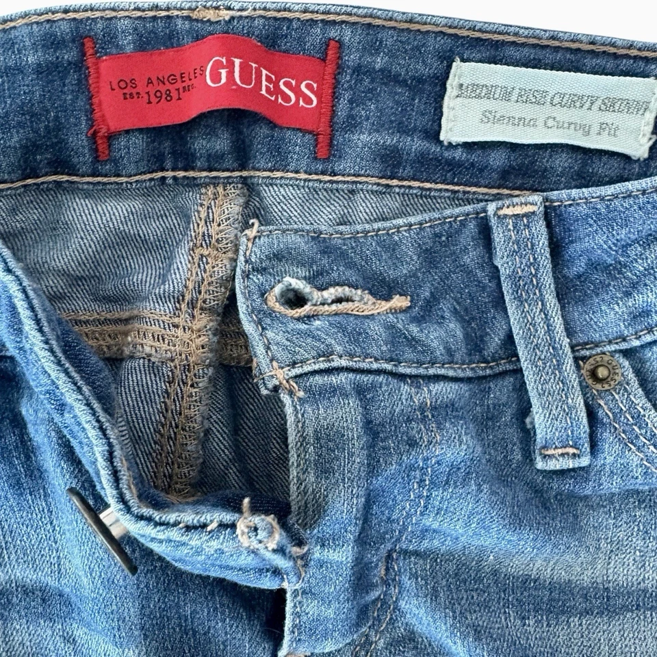 Vaqueros vintage GUESS talla 28 cuentan con un estilo clásico, ajustado Foto 4 de 4