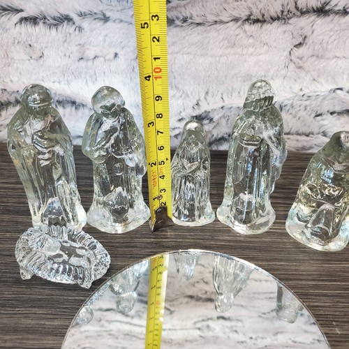 Vintage Nativity Set of 7 Pieces Art Glass Clear Figurines Round Mirror Base SEE - Picture 4 of 10