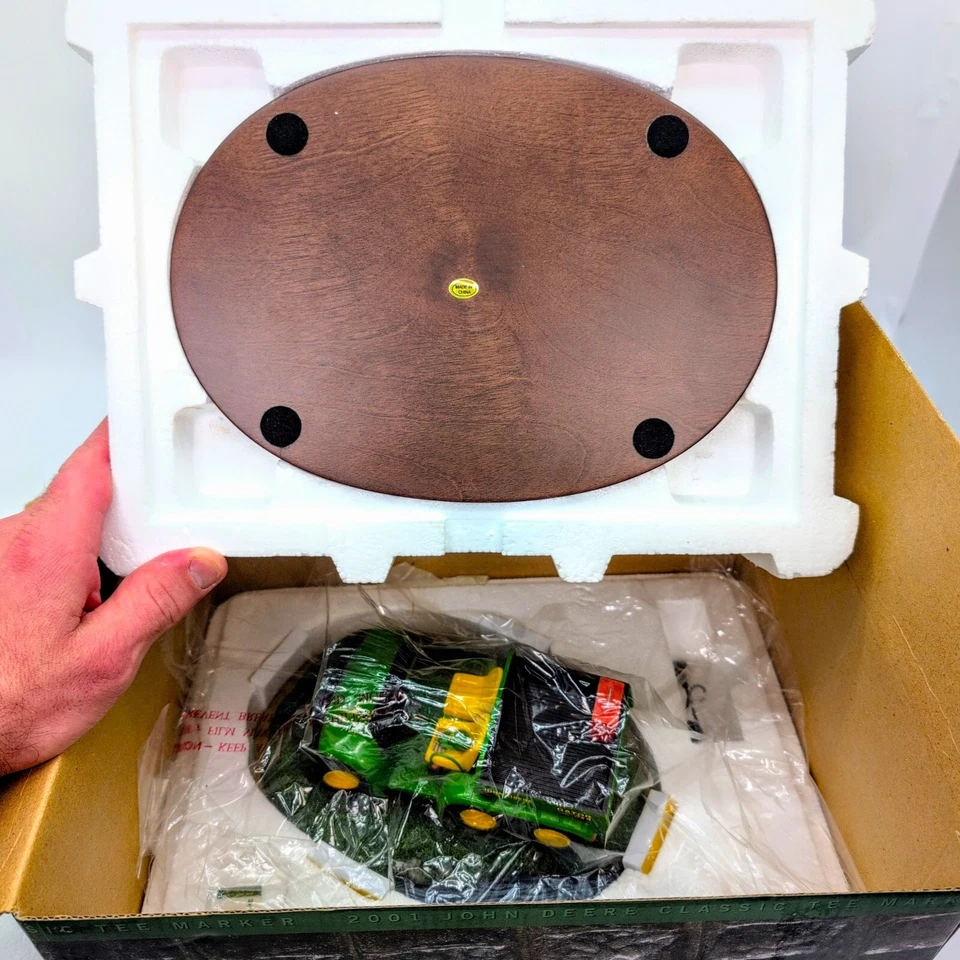 1/32 John Deere 6x4 Gator PGA Golf Tee Marker Collector Classic Ertl 2001 - Image 2 of 4