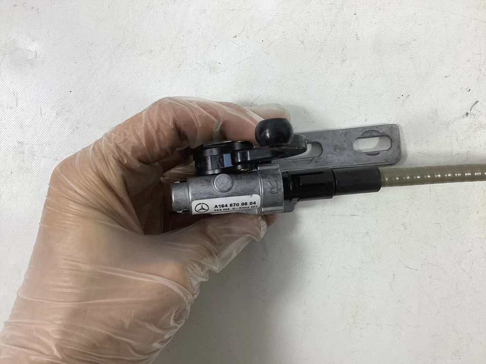 2008-2012 Mercedes Benz X164 GL550 Rear Right Quarter Window Regulator Motor OEM - Image 2 of 4