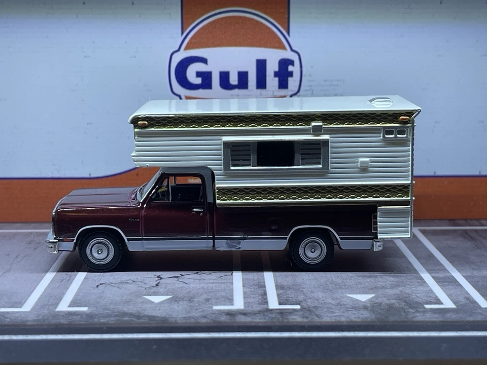 LOT (6) GMC Sierra Square Body Chevy C20 Dodge Ram Camper RV Truck Diorama 1/64 - Image 3 of 4