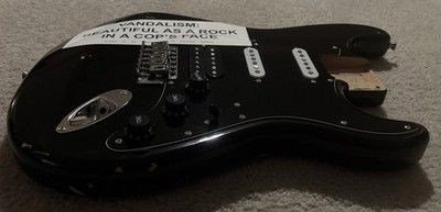 Nirvana Kurt Cobain Vandalism Stratocaster Squier Version Good