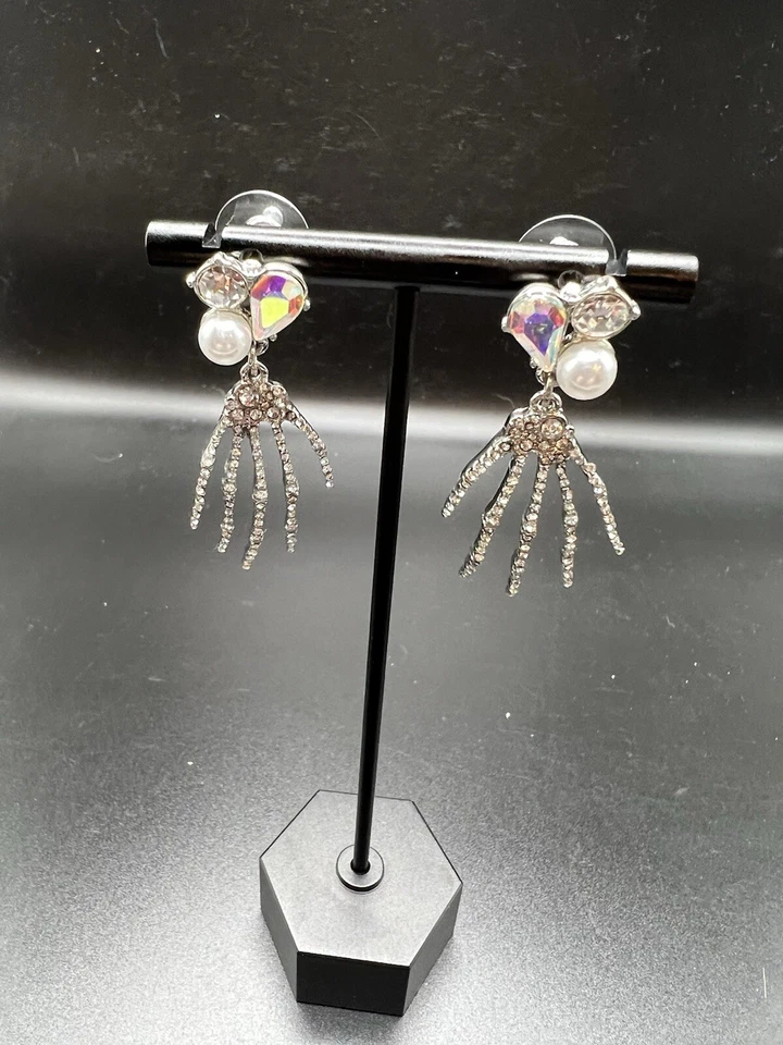 Pendientes colgantes "NUEVOS CON ETIQUETAS" Betsey Johnson glampiro esqueleto mano detalles de cristal Foto 3 de 4