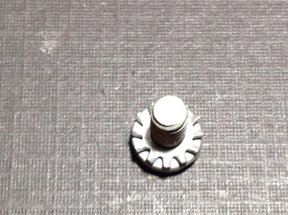 4 pcs 1940-1952 Ford Lincoln voltage regulator terminal screws 8-32 x 5/16 NORS - Image 3 of 4