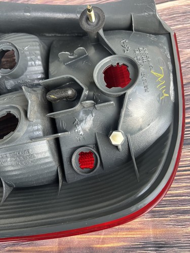 Mazda Protege NEW Factory Right Rear Tail Light Sedan 1999 To 2003 - Bild 9 von 9