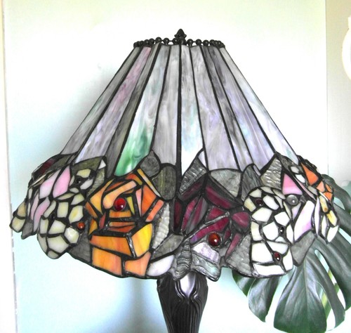Utterly Stunning Tiffany Style 22" Tall Table Lamp - Leaded Stained Glass Shade - Picture 4 of 9