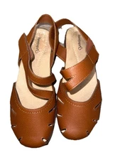 Baretraps ankle strap solid brown leather closed toe size 8.5W women