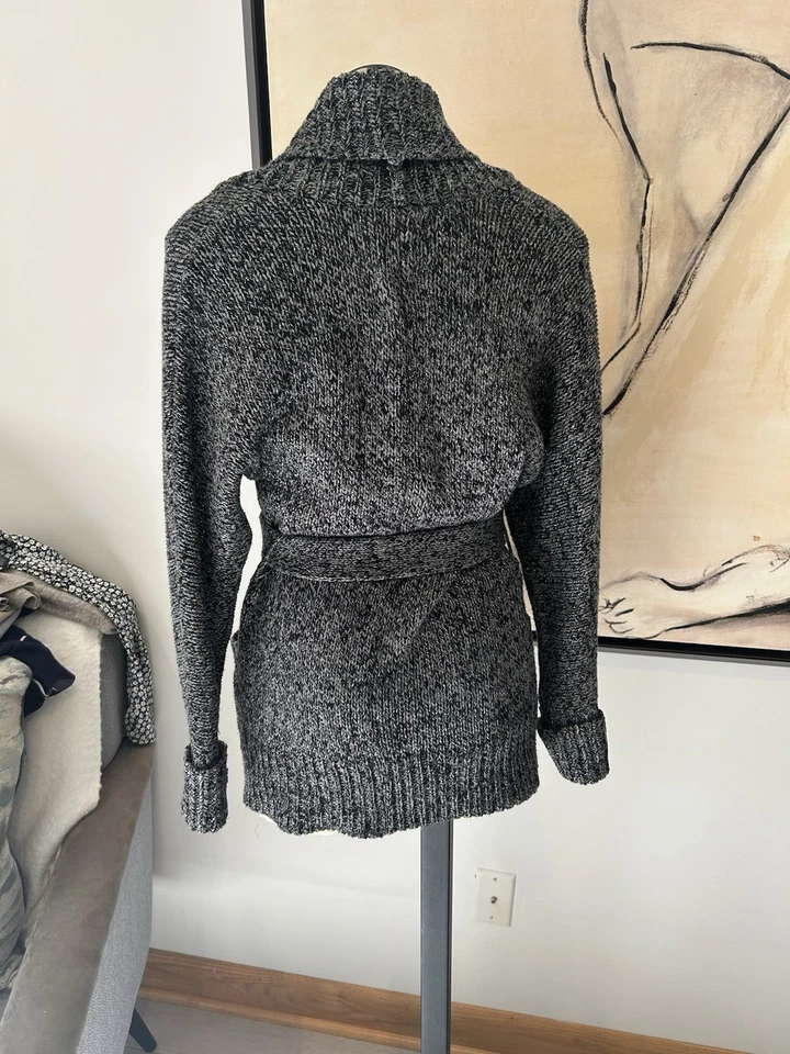 Cárdigan Express blanco y negro con cinturón talla XS Foto 2 de 4