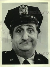 Press Photo Actor Al Molinaro in "The Odd Couple" Show - sap15767