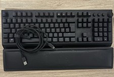 Razer BlackWidow V3 Pro mechanical keyboard with wires and wrist mat 