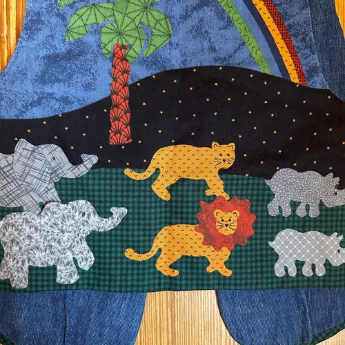 Handmade Noah's Arch fabric button detailing boys vest SIZE 5 - Picture 3 of 5