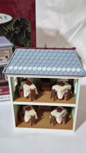 HALLMARK KEEPSAKE ORNAMENT CAFE COLLECTOR'S SERIES 1997 - Picture 2 of 3