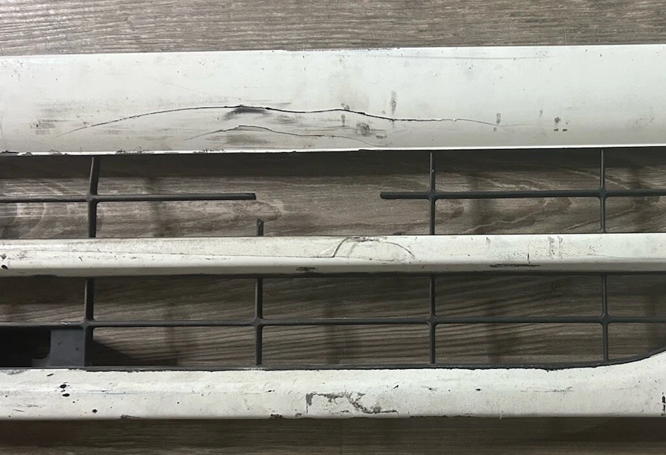 Parrilla delantera Isuzu Npr 1995 plástico OEM (leer descripción) Foto 3 de 4