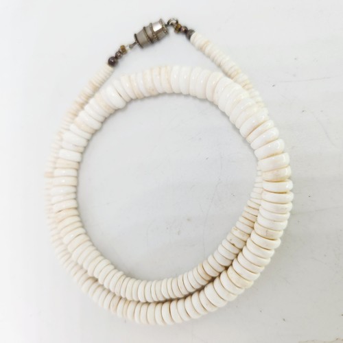 Vintage 1970s Graduated Natural HAWAIIAN PUKA Shell Surfer Necklace 15" - Picture 3 of 7