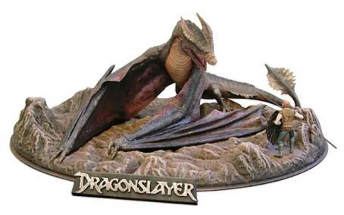 Dragonslayer Vermithrax Built-Up--1:32 scale figure