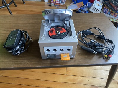 Nintendo Gamecube Console - Platinum + Super Smash Bros + Memory Cards