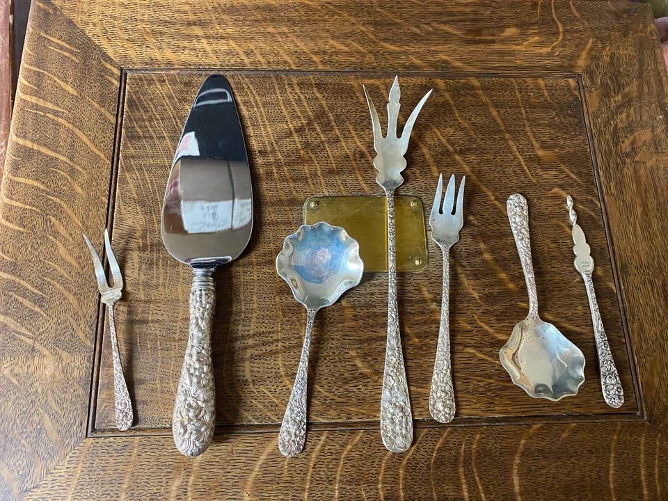 JUEGO DE CUBIERTOS STIEFF ROSE PLATA ESTERLINA PARA 8 POR 5 CON 7 SERVIDORES GRAN JUEGO Foto 3 de 4