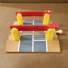 TRAIN TRACK CROSSING WITH BARRIERS Wooden Train Railroad COMPATIBLE BRIO THOMAS