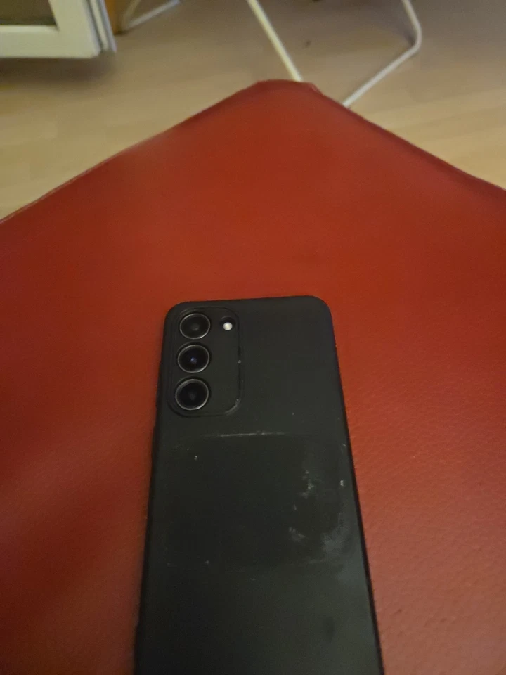 Samsung S23 Das Handy Hat Minimale Gebrauchsspuren, Funktioniert Einwandfrei, Foto 1 von 2