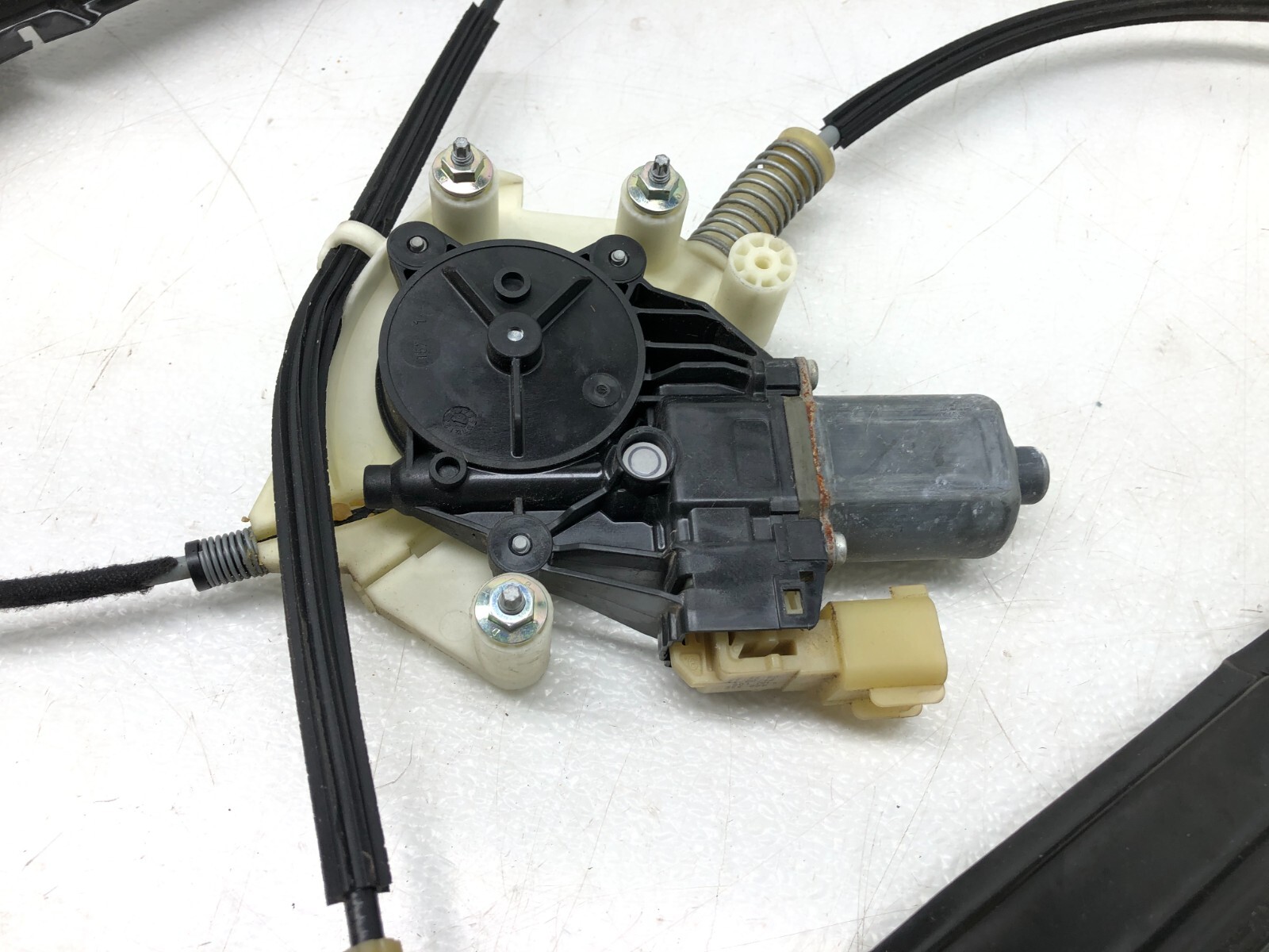 2014-2019 MASERATI GHIBLI S RIGHT PASSENGER FRONT WINDOW REGULATOR OEM.