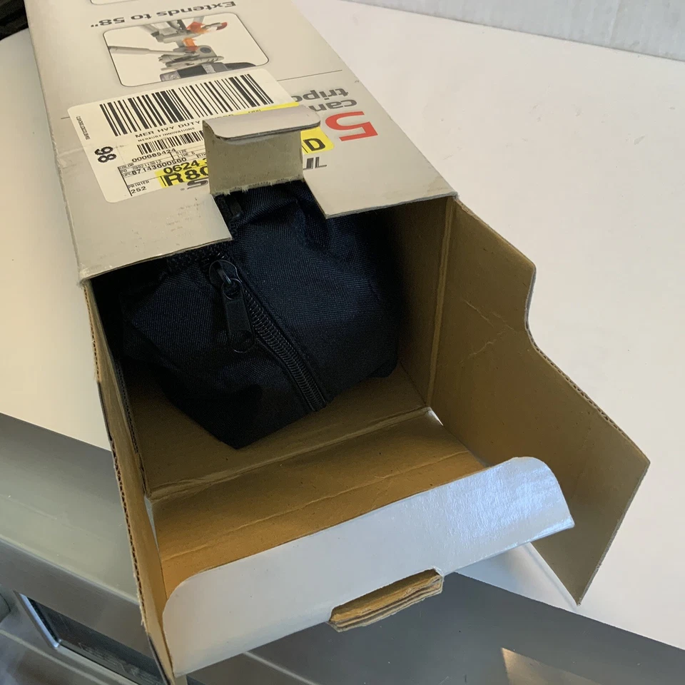 Targus Professional Extendable Tripod 58 Inch Camera Model TGT-58TR Open Box NEW - Image 2 of 4