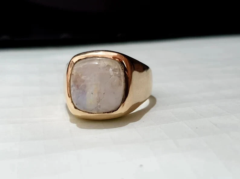 Anillo de piedra lunar arco iris cabujón para hombre anillo de piedras preciosas de piedra lunar en plata Foto 3 de 4