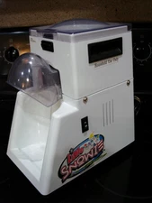 Little Snowie Shaved Ice Machine BBJ-0061 NICE!!