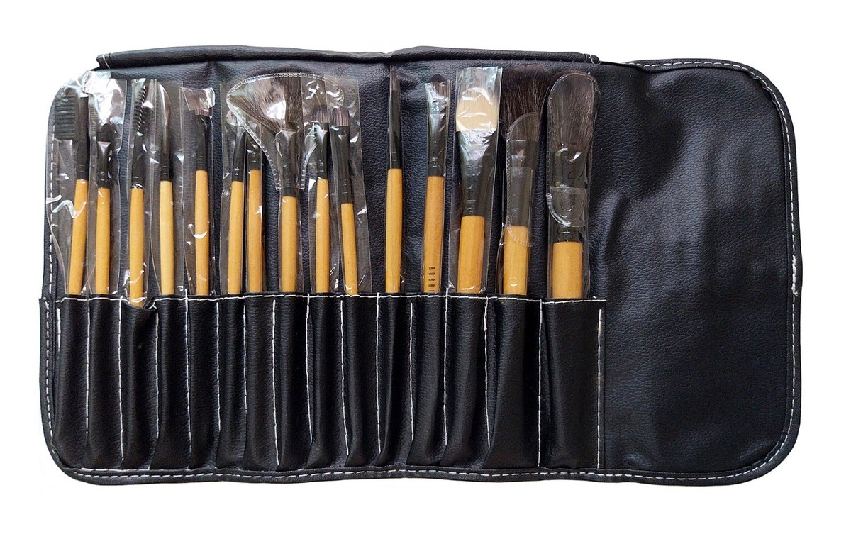 ボビー・ブラウンメイクブラシセット15本　正規品　新品未使用 Bobbi Brown 15 pc. Professional Makeup Brush Set w/ Faux Leather