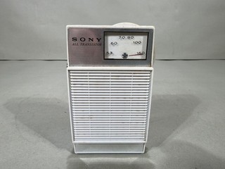 Vintage 1960s Sony TR 181 White Portable AM 6 Transistor Radio in Case