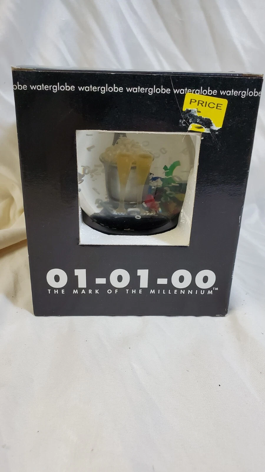 NIB Y2K 01-01-00 The Mark of the Millennium Waterglobe Snow Type Water Glove NEW