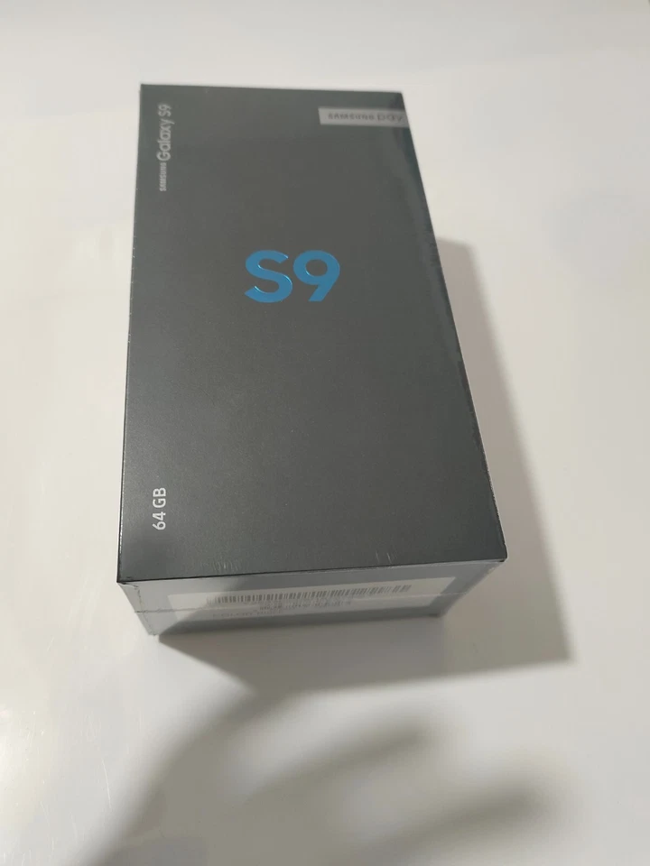 New Sealed Samsung Galaxy S9 64GB Fully Unlocked G960U(USA)/960F(Global) 5.8'' - Image 2 of 4