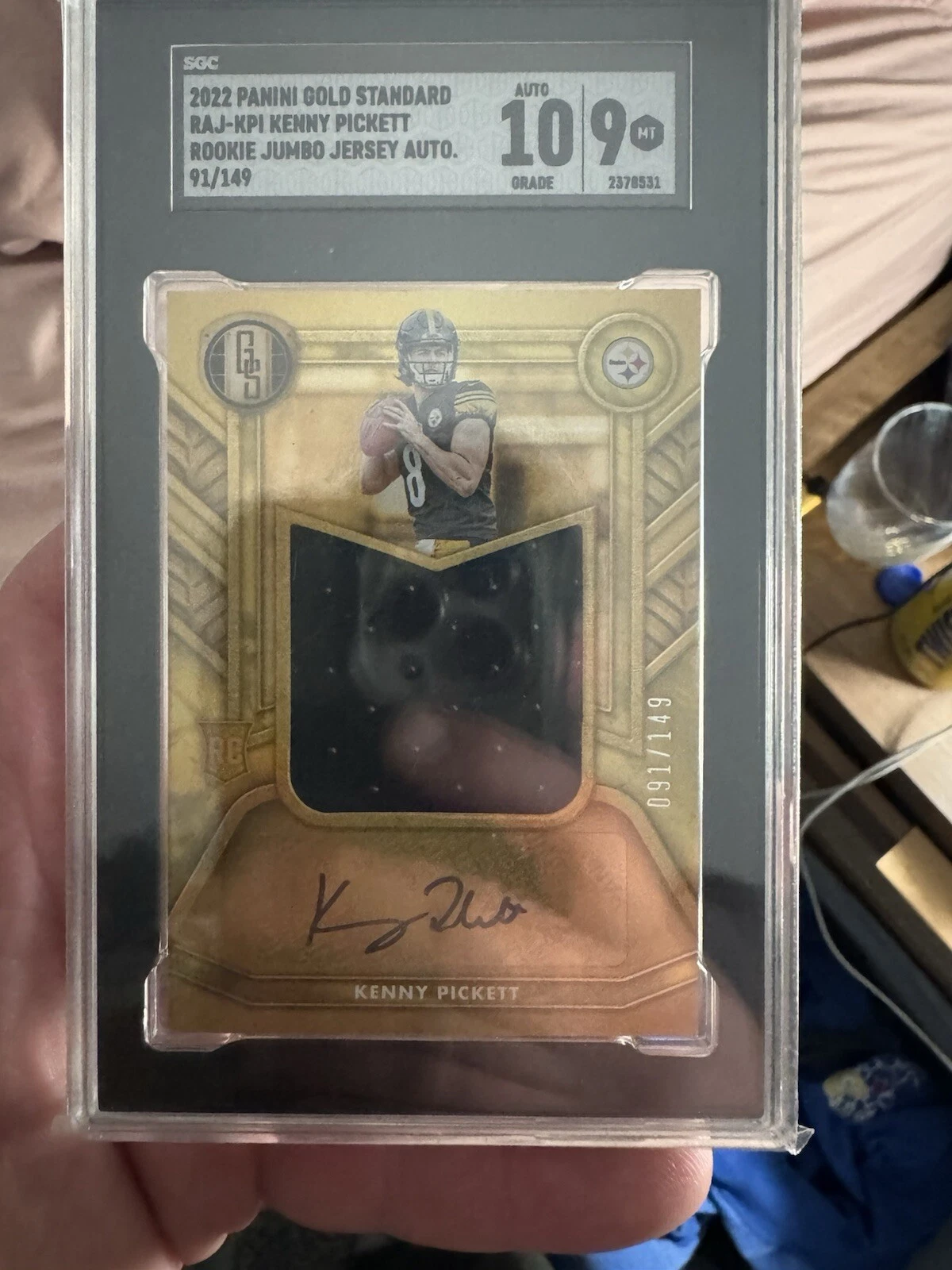 Kenny Pickett Panini Gold Standard Rookie Jersey Autographs Jumbo Relics #RAJKPI Base