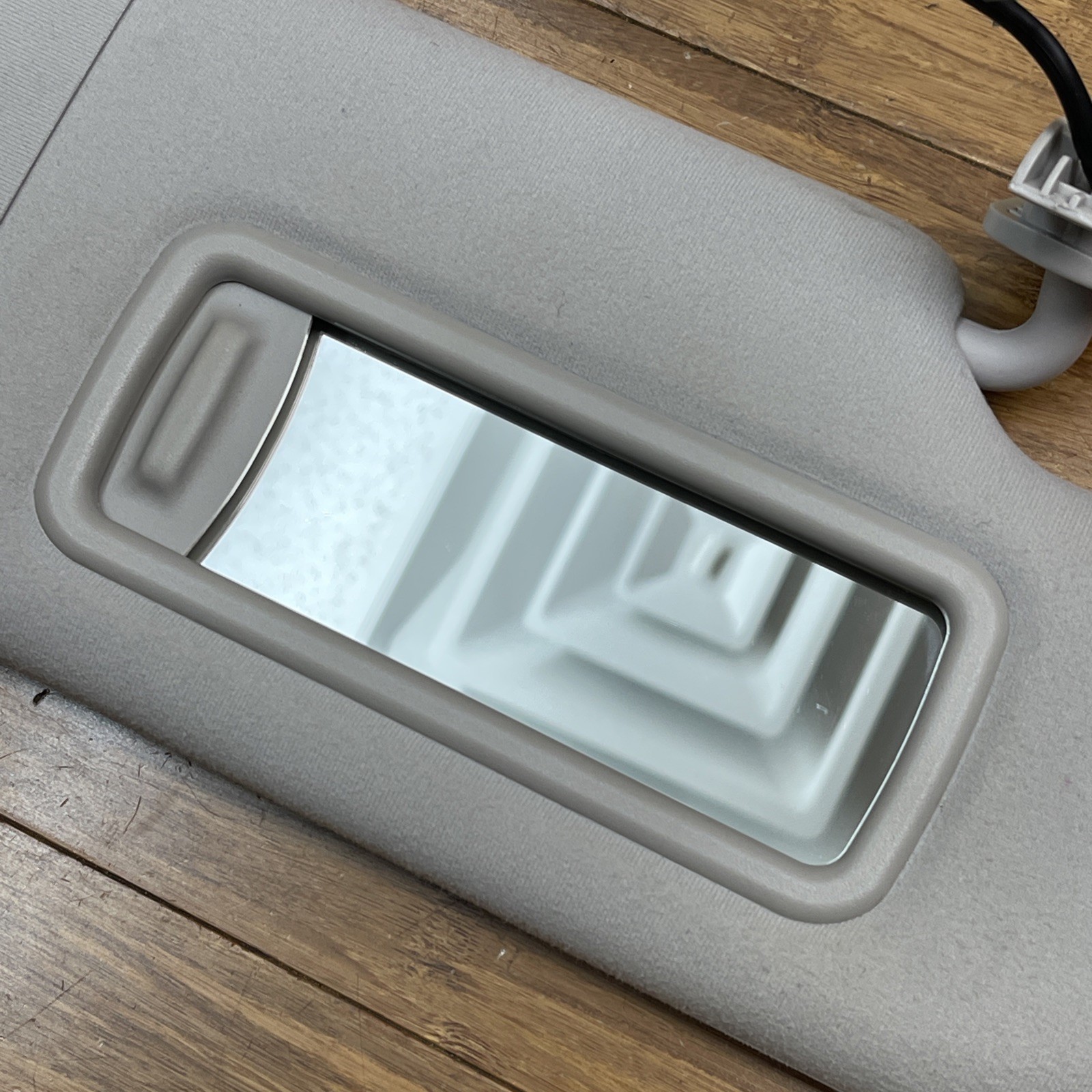 Maserati Levante 2017-2022 FRONT+RIGHT Sun visor P/N 670047389
