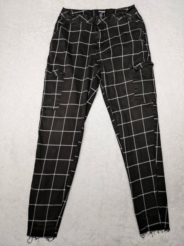 Hot Topic Womens L 30x30 Black Jeans Cargo Windowpane Check Tapered Raw Hem