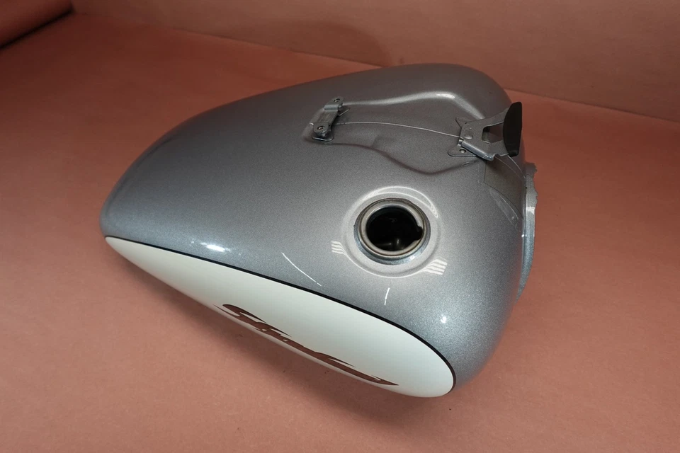 2001-2007 Honda VT750 Shadow Aero Gas Tank Fuel Cell Petrol Reservoir - Image 3 of 4