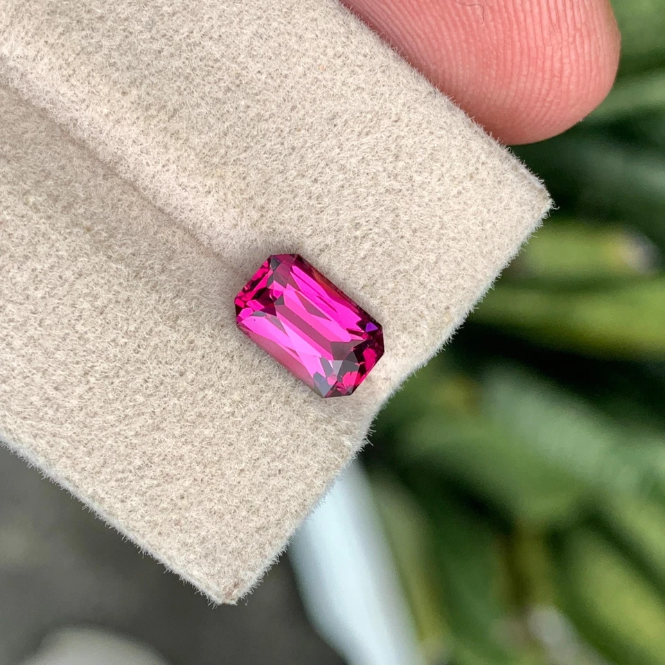 Piedra preciosa suelta de 9 mm corte esmeralda granate rosa de 2,3 quilates - Tanzania natural Foto 4 de 4