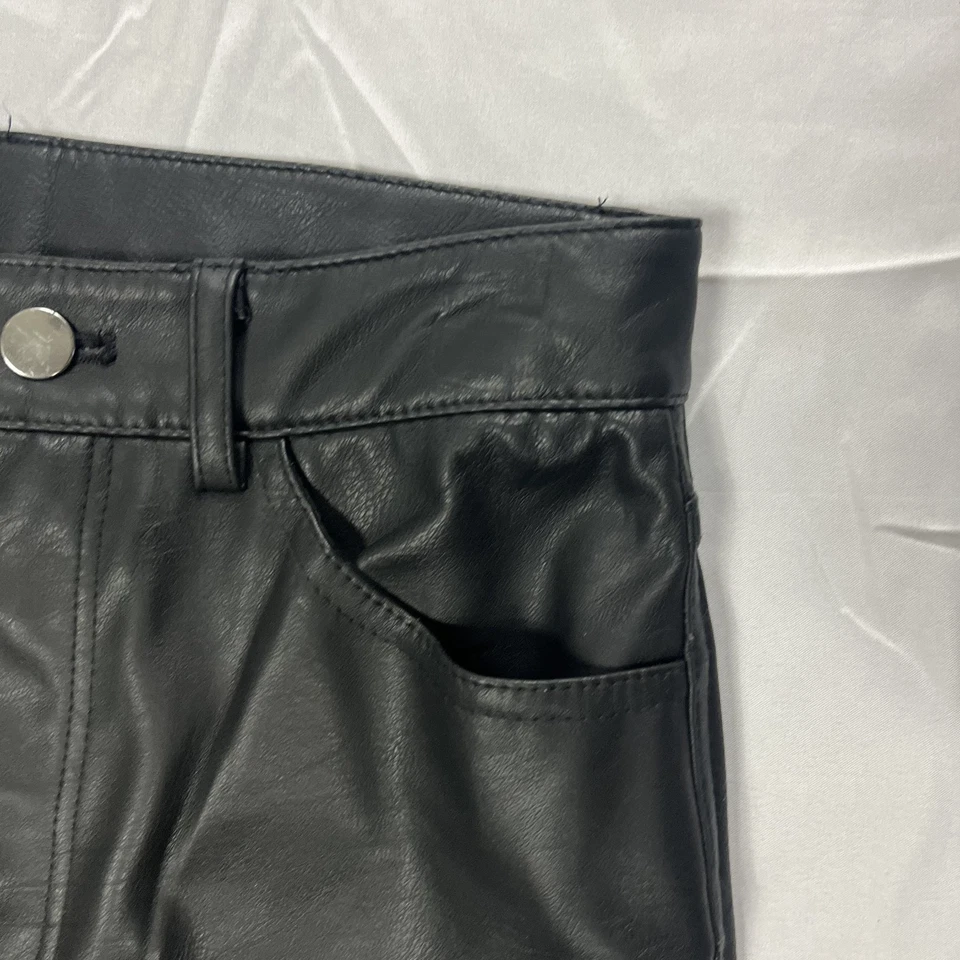 2 Pantalones de mujer H&M de imitación de cuero negros tiro alto pierna recta poliuretano tobillo Foto 4 de 4
