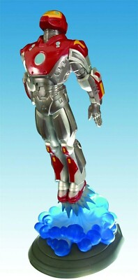 DIAMOND SELECT The Ultimate's Marvel Milestone Statue Iron Man